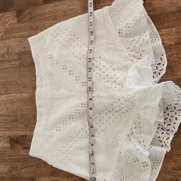 NWOT BCBG MAXAZRIA Eyelet Lace Short - Size Small - Picture 12 of 13